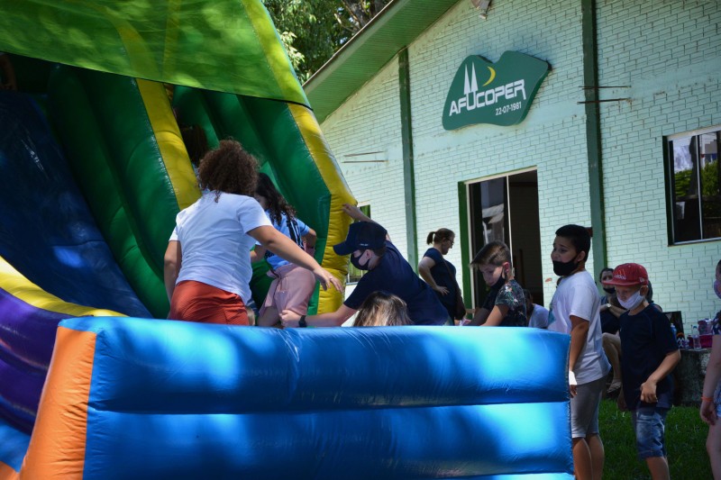 Alegria e muita diversão marcaram os últimos dias de aula dos alunos da Escola Duque de Caxias