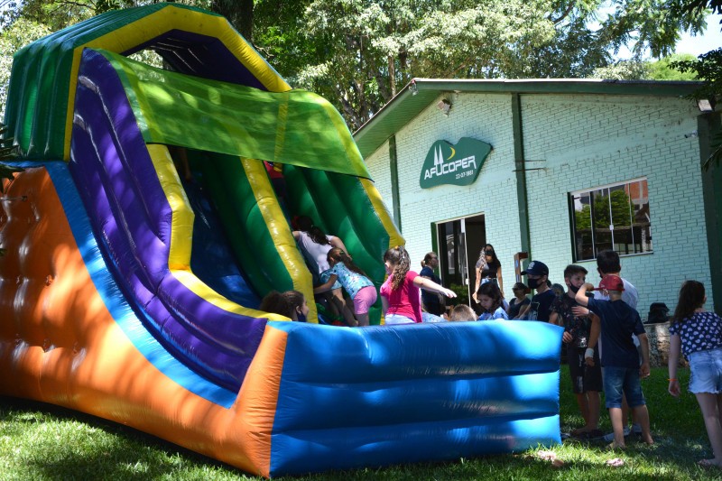 Alegria e muita diversão marcaram os últimos dias de aula dos alunos da Escola Duque de Caxias