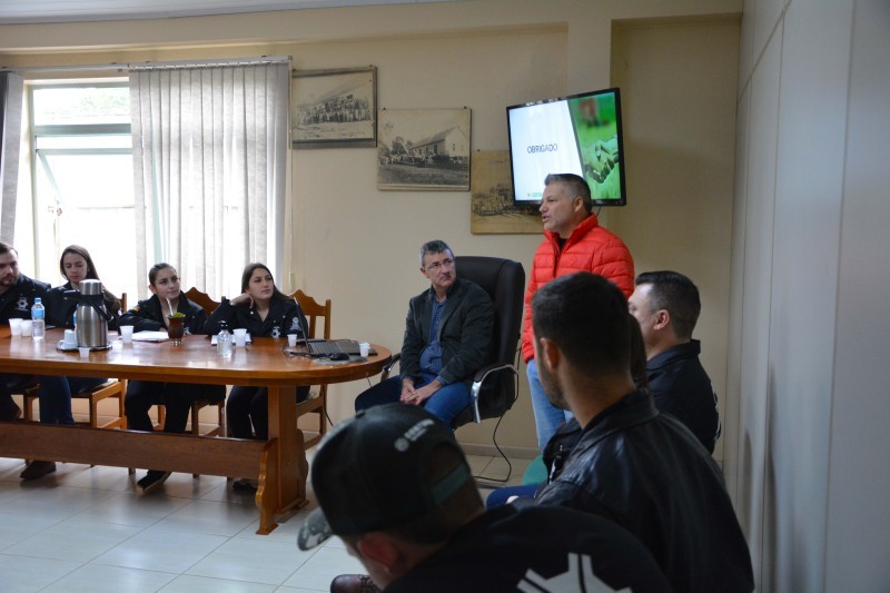 Alunos do Curso de Agronomia da URI-FW visitam a Cotrifred