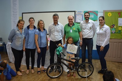 Alunos e escolas recebem prêmios na 1º Edição do Projeto Desenhando o Cooperativismo