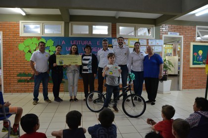 Alunos e escolas recebem prêmios na 1º Edição do Projeto Desenhando o Cooperativismo