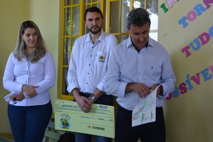 Alunos e escolas recebem prêmios na 1º Edição do Projeto Desenhando o Cooperativismo