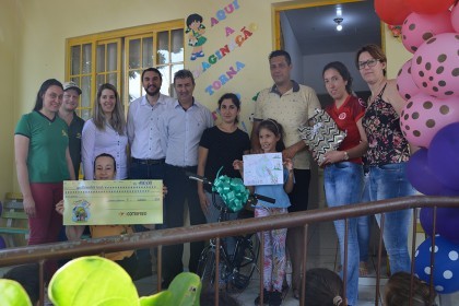 Alunos e escolas recebem prêmios na 1º Edição do Projeto Desenhando o Cooperativismo