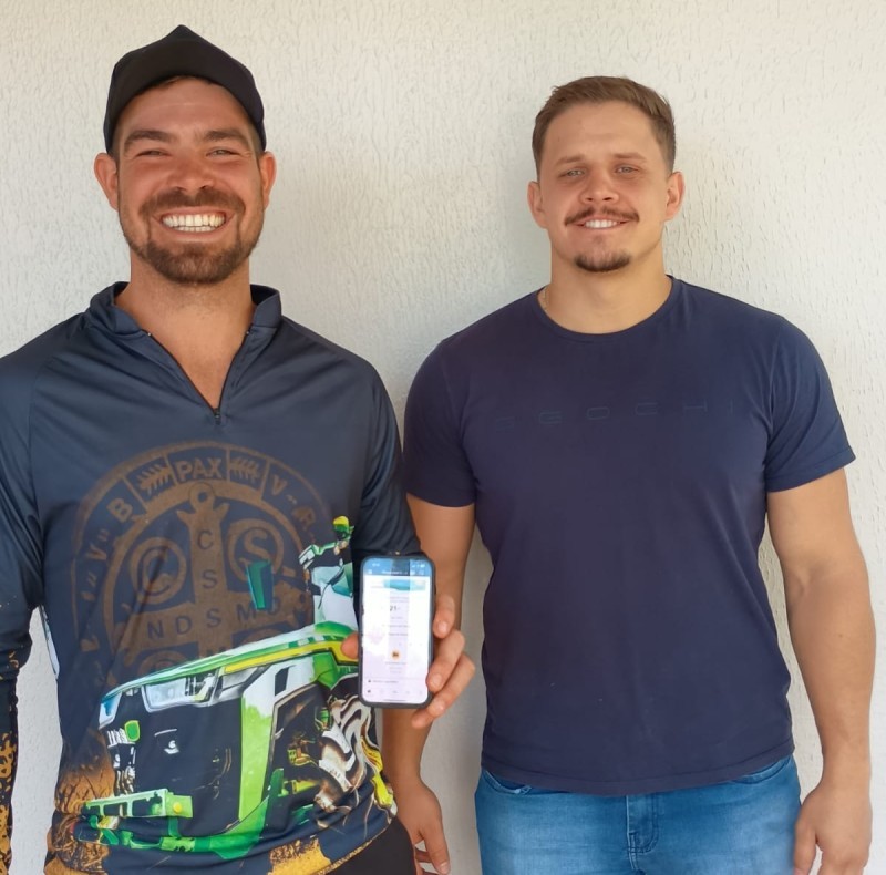 Associados à Cotrifred recebem consultoria para uso do Smartcoop