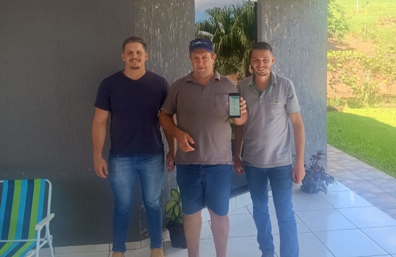 Associados à Cotrifred recebem consultoria para uso do Smartcoop