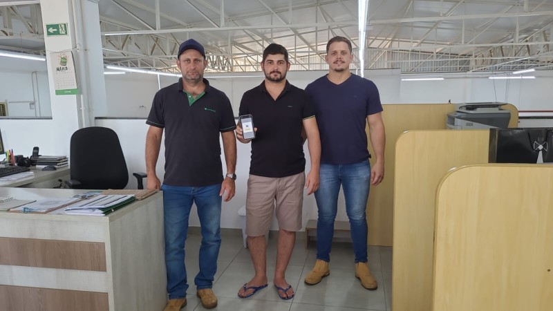 Associados à Cotrifred recebem consultoria para uso do Smartcoop