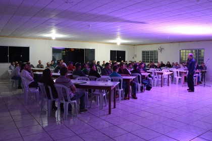 Associados da COTRIFRED conhecem nova tecnologia da Morgan