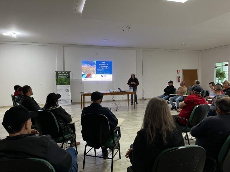 Associados da Cotrifred participam de curso sobre aplicação de hormonais