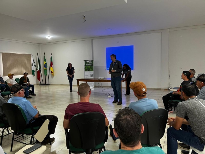 Associados da Cotrifred participam de curso sobre aplicação de hormonais