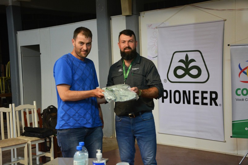 Associados da Cotrifred participam de palestra técnica sobre cultura da soja