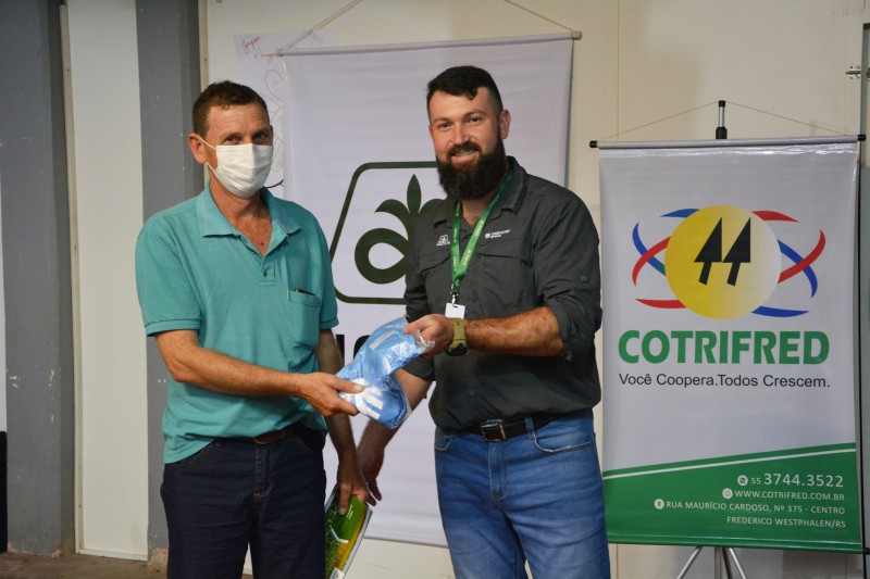 Associados da Cotrifred participam de palestra técnica sobre cultura da soja