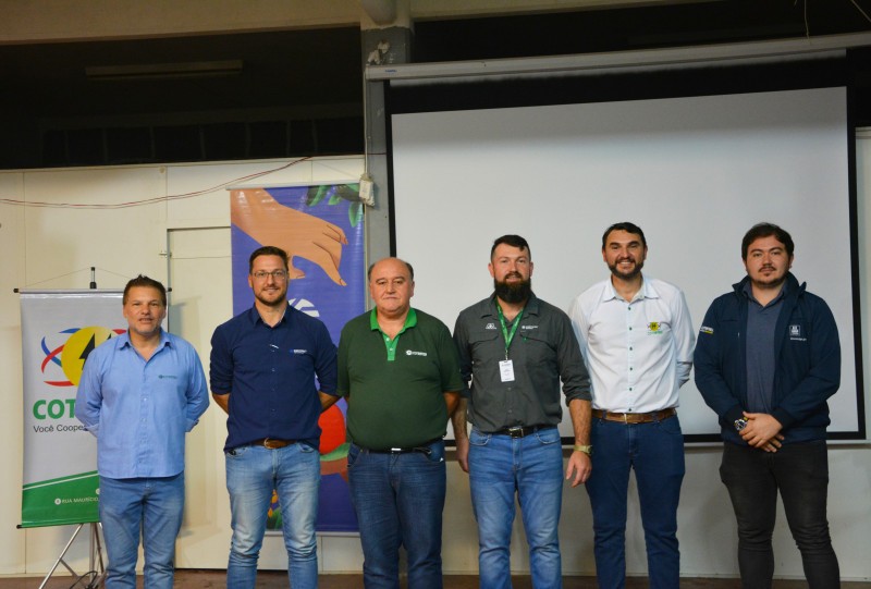 Associados da Cotrifred participam de palestra técnica sobre cultura da soja