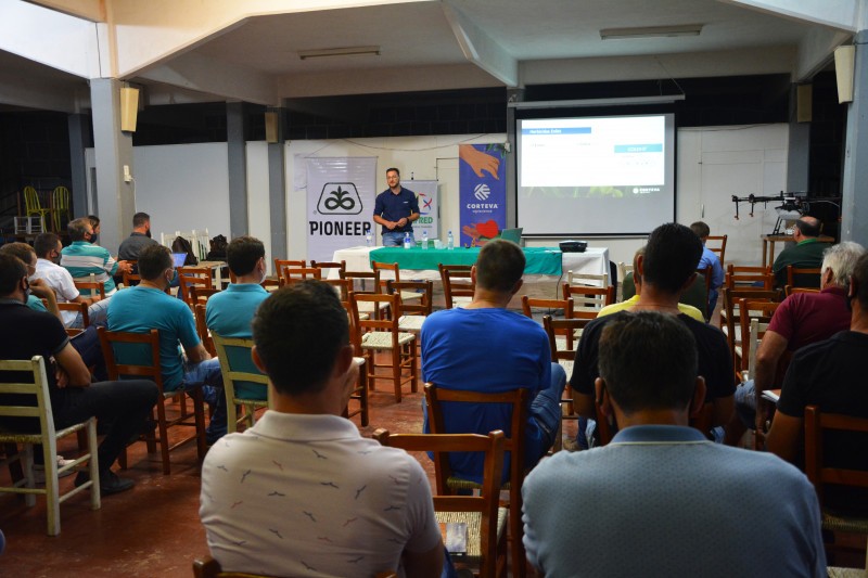 Associados da Cotrifred participam de palestra técnica sobre cultura da soja