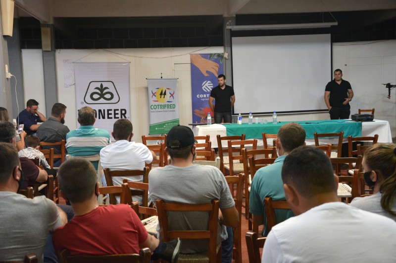 Associados da Cotrifred participam de palestra técnica sobre cultura da soja