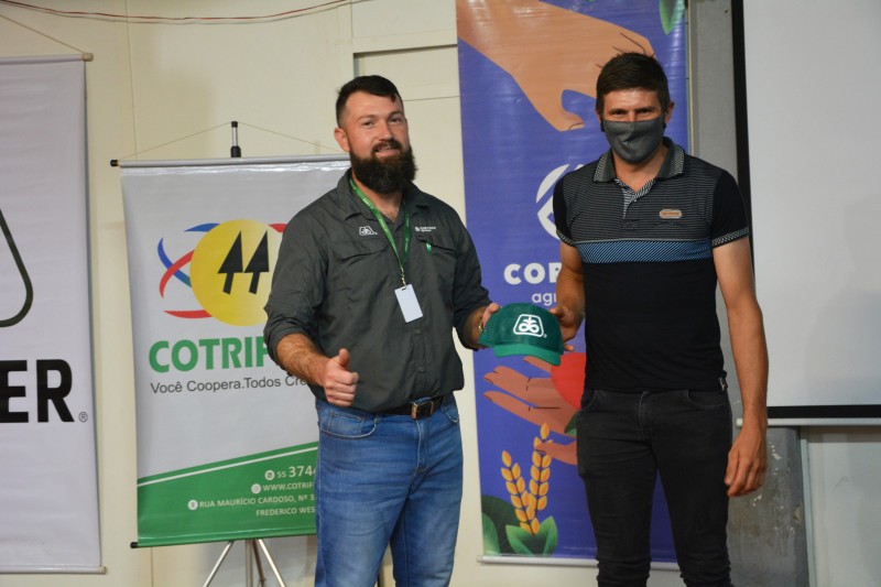 Associados da Cotrifred participam de palestra técnica sobre cultura da soja