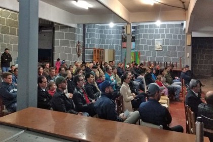 Associados de Iraí participam de palestra sobre atividade leiteira