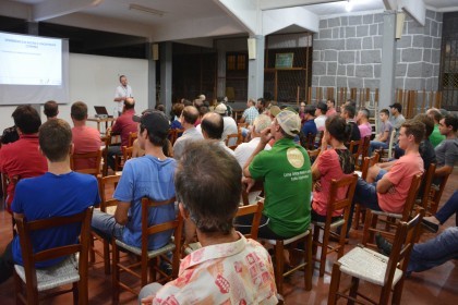 Associados de Iraí participam de palestra