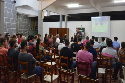 Associados de Iraí participam de palestra