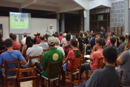 Associados de Iraí participam de palestra