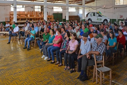 Associados de Vista Alegre participam de festividades da COTRIFRED
