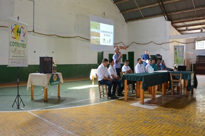 Associados de Vista Alegre participam de festividades da COTRIFRED