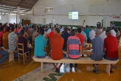 Associados de Vista Alegre participam de festividades da COTRIFRED