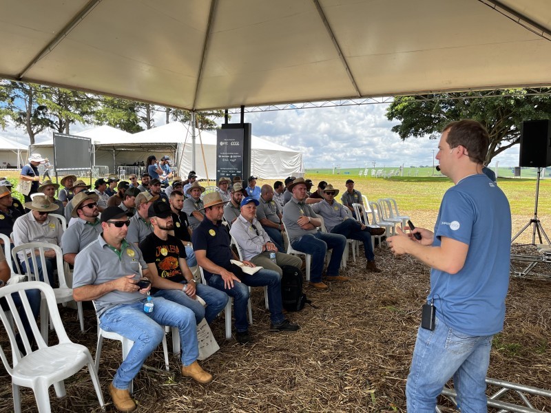 Associados e equipe técnica da Cotrifred participam do Show Técnico Cooperativo