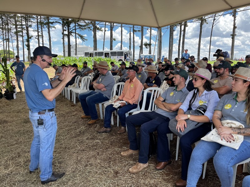 Associados e equipe técnica da Cotrifred participam do Show Técnico Cooperativo