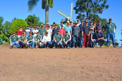 Associados realizam visita técnica em Almirante Tamandaré do Sul