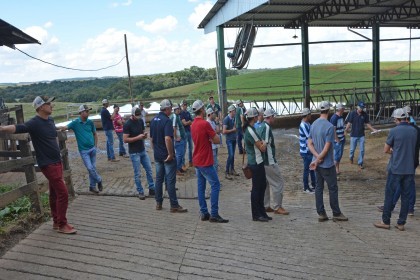 Associados realizam visita técnica em Almirante Tamandaré do Sul