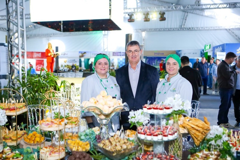 Café especial demonstra produtos da Laticínios Cotrifred