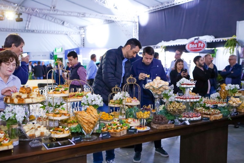 Café especial demonstra produtos da Laticínios Cotrifred