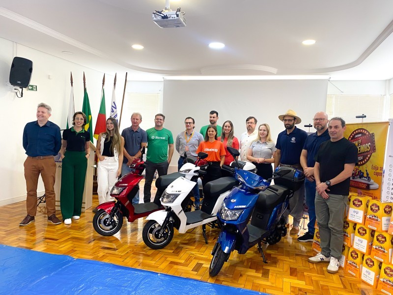 Cliente da Cotrifred é sorteada com poupança da Cresol na campanha Show de Prêmios