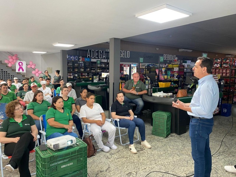 Colaboradores da Cotrifred de Iraí participam de reunião com gestores