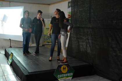 Colaboradores da COTRIFRED participam de palestra show com Jaime Folle