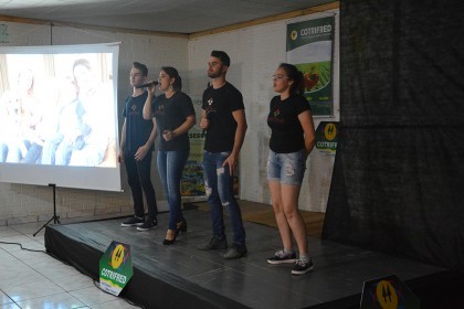 Colaboradores da COTRIFRED participam de palestra show com Jaime Folle