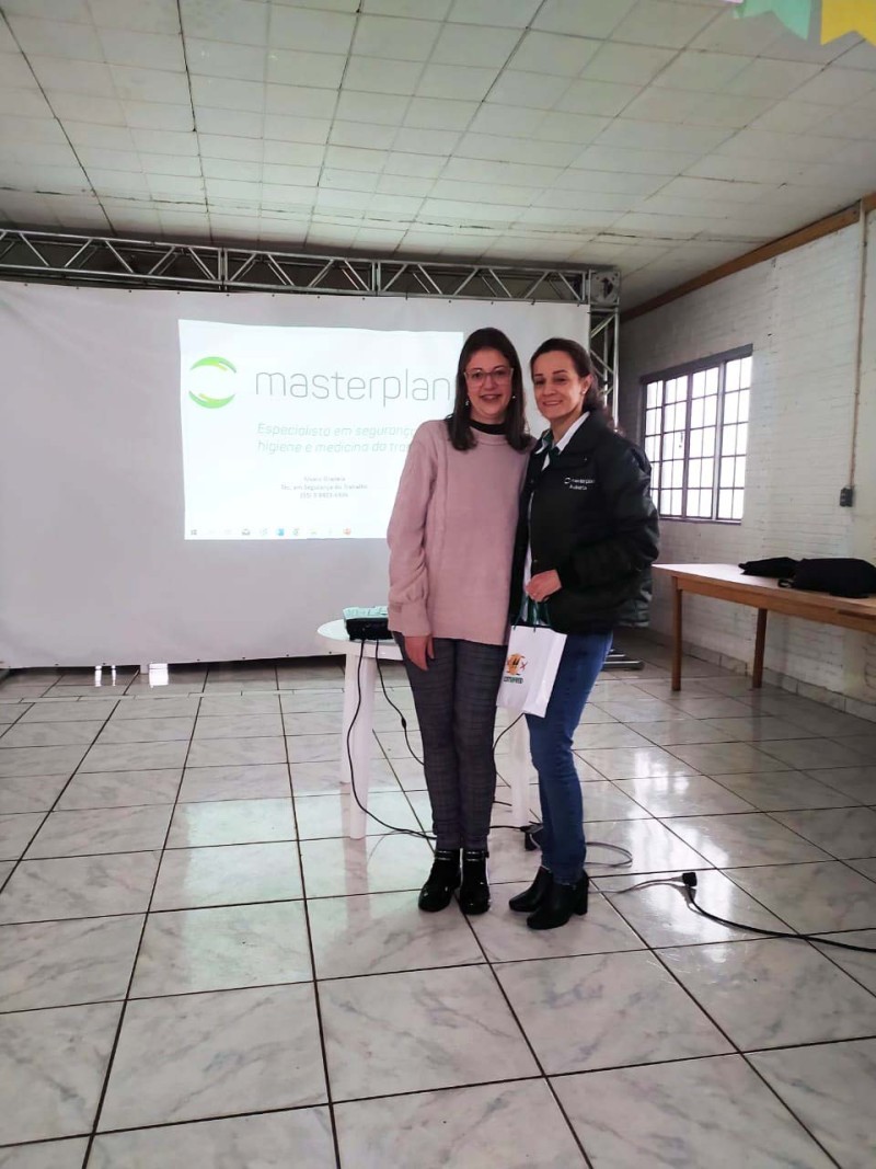 Colaboradores do Laticínios Cotrifred participam de treinamento sobre prevenção de acidentes
