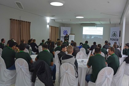 Colaboradores participam de I Convenção Técnica Cotrifred