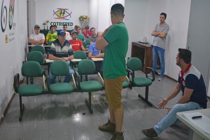 Colaboradores participam de treinamento de NR12