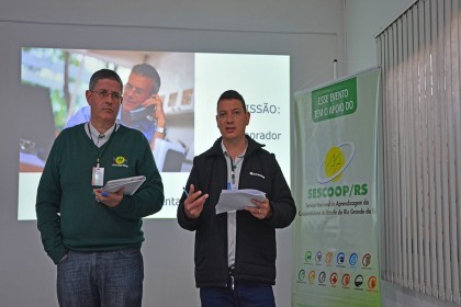 Colaboradores participam de treinamento sobre gestão de compras