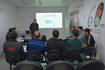Colaboradores participam de treinamento sobre NR 11
