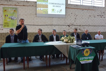 Comemoração dos 60 anos da COTRIFRED reúne associados em Palmitinho