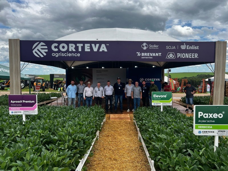 Comitiva da Cotrifred visita Expoagro Cotricampo