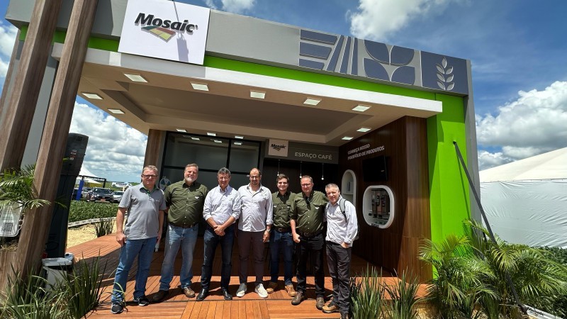 Comitiva da Cotrifred visita Expoagro Cotricampo