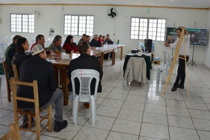 Confinação de gado de leite reúne produtores da cooperativa