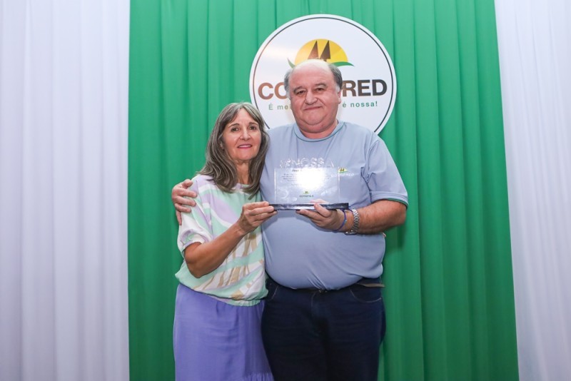 Cotrifred 67 anos: Funcionários com mais tempo de casa são homenageados