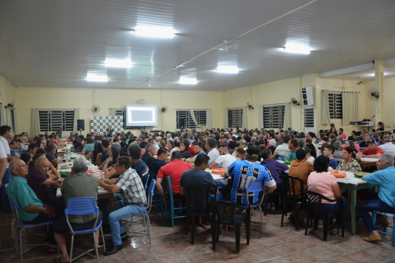 Cotrifred comemora 65 anos com jantares e homenagens aos associados