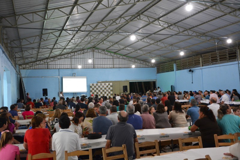 Cotrifred comemora 65 anos com jantares e homenagens aos associados