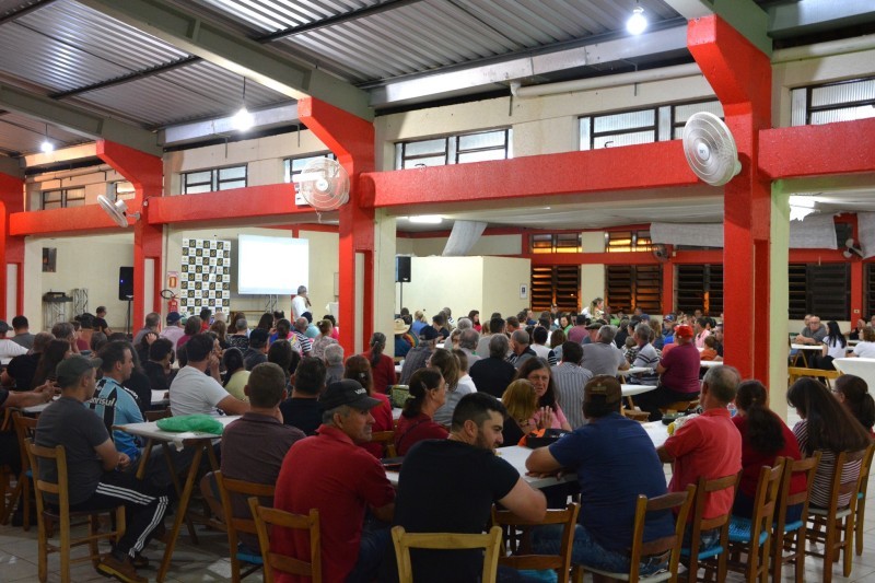 Cotrifred comemora 65 anos com jantares e homenagens aos associados