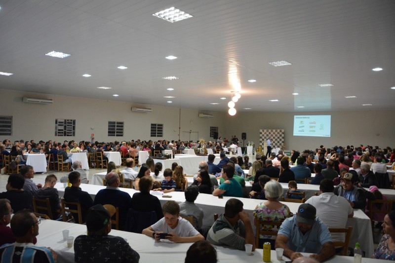 Cotrifred comemora 65 anos com jantares e homenagens aos associados